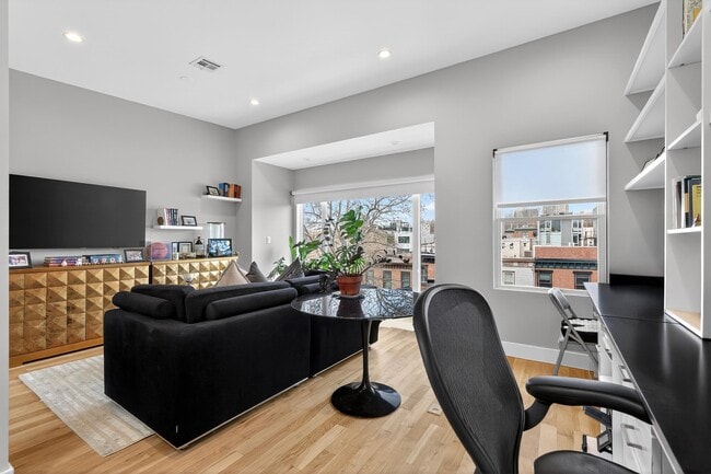 Building Photo - 303 4th St