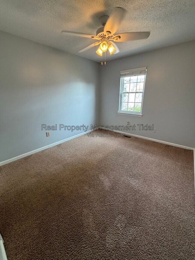 Building Photo - 639 Biltmore Dr