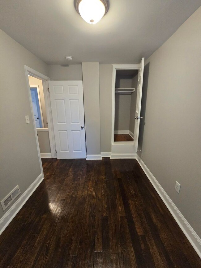 Building Photo - Beautiful 1 Bedroom w/ Den town home located in Dundalk.