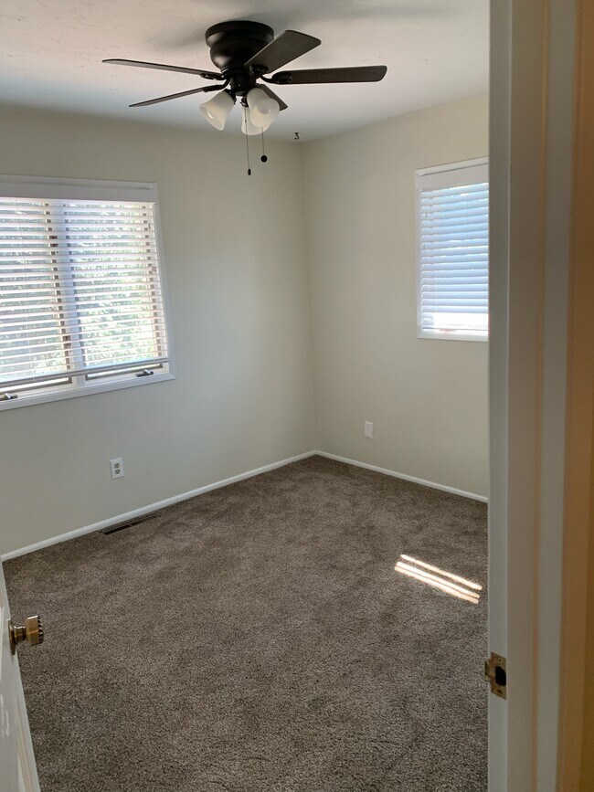 1 of 4 upstairs bedrooms - 325 Harvard Ave