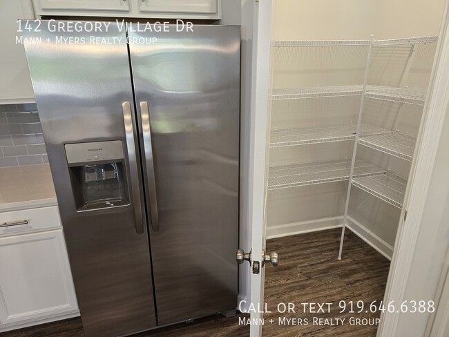 Building Photo - 142 Gregory Vlg Dr