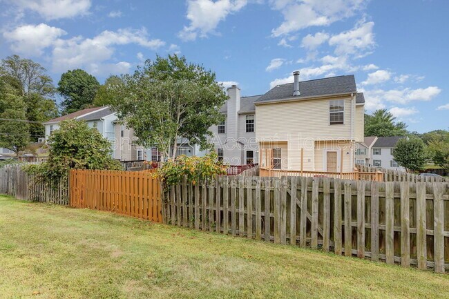 Building Photo - 203 Blueridge Ct