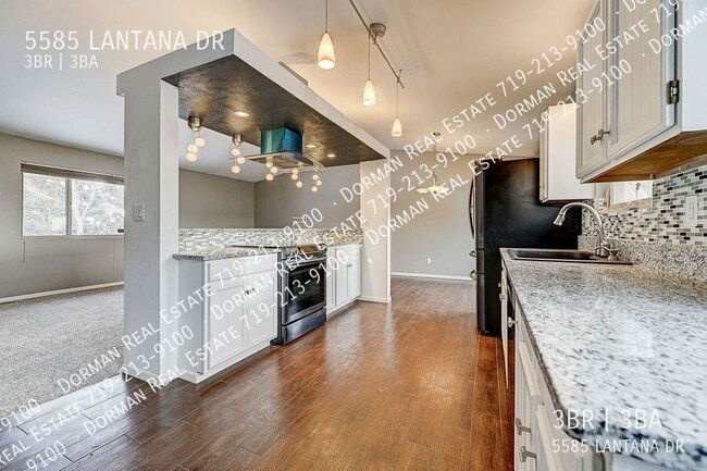 Building Photo - 5585 Lantana Dr