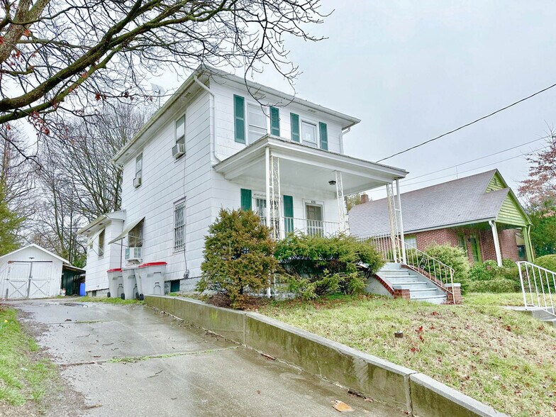 Building Photo - 420 W Chestnut Ave