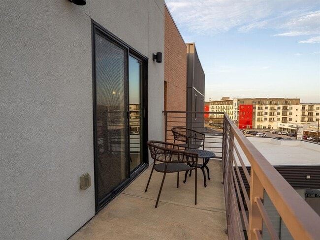 Building Photo - 6444 Burnet Rd