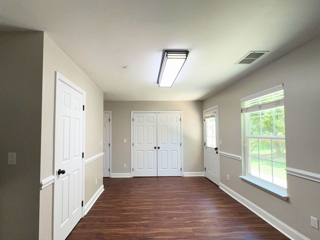 Building Photo - 1126 Maple Tree Ln