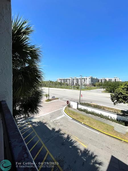 Building Photo - 711 N Pine Island Rd