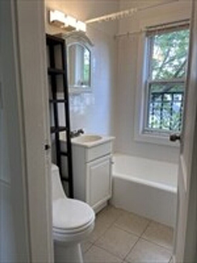 Building Photo - Kendall Sq. 1 Bedroom Apt. 9/1 - NO BROKER FEE