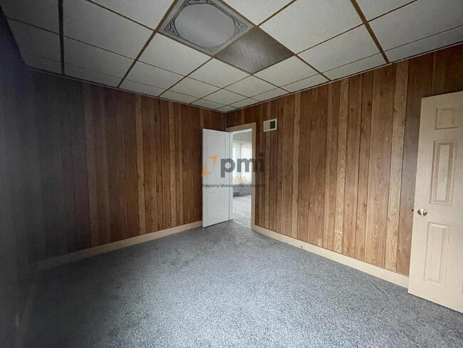 Building Photo - 6516 Meadow Ln Ave