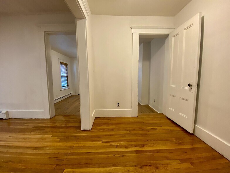 Building Photo - 65 Elm St