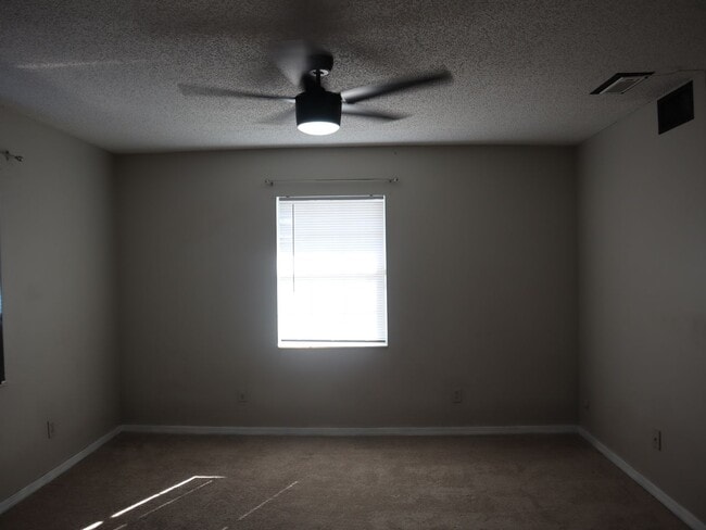 Building Photo - 4 BEDROOM 2 Bath  Pool Home!  Call Carole Arcaro 386-216-4900 Deltona Lakes Realty