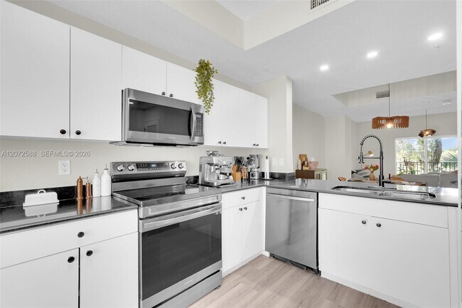 Building Photo - 738 NE 90th St