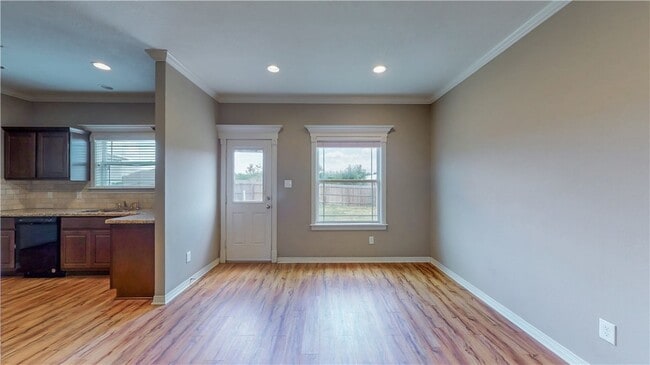 Building Photo - 2700 Horse Haven Ln