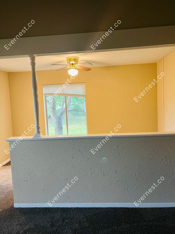 Building Photo - 810 Bellevue Rd