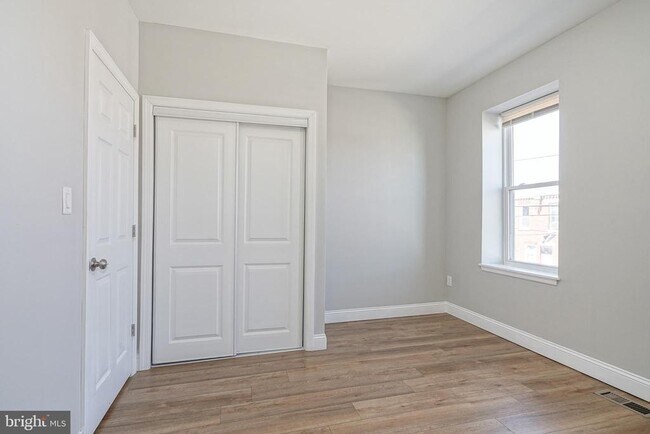 Building Photo - 3037 Tulip St