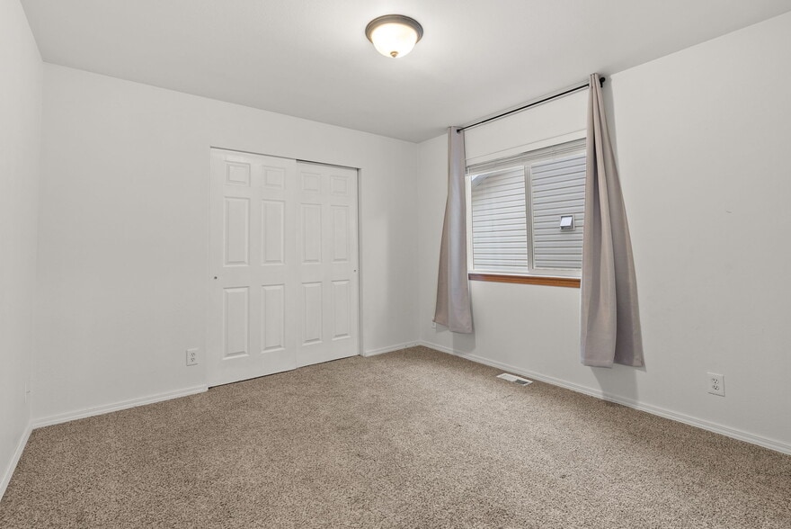 Building Photo - 5957 N Saint Croix Dr