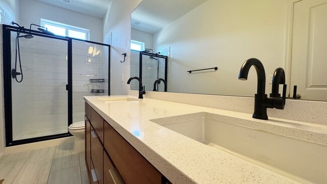 Building Photo - Fantastic Parkway Point 3 Bed 3 Bath 2 Car...