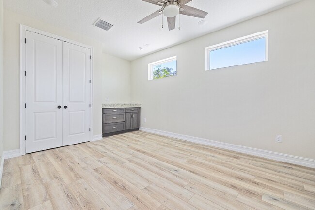Building Photo - MODERN 4-BEDROOM TAMPA HOME | BUILT 2023 | FENCED YARD | PET FRIENDLY
