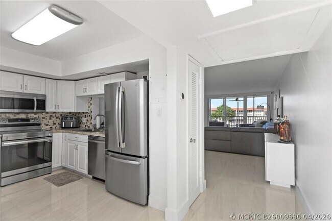 Building Photo - 3100 NE 48th Ct