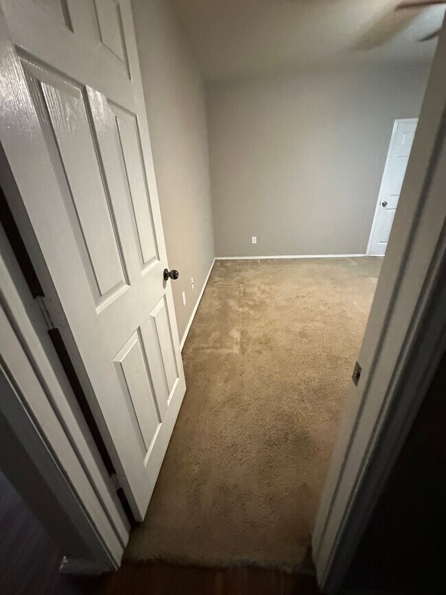 Building Photo - Open Concept living in MIDWAY ISD