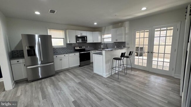 Building Photo - 7631 Beach Dr