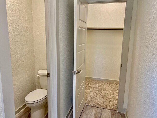 Building Photo - Beautiful 3bed/2.5bath in Northeast Austin!!
