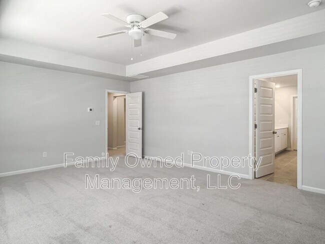 Building Photo - 2048 Longhorn Ln