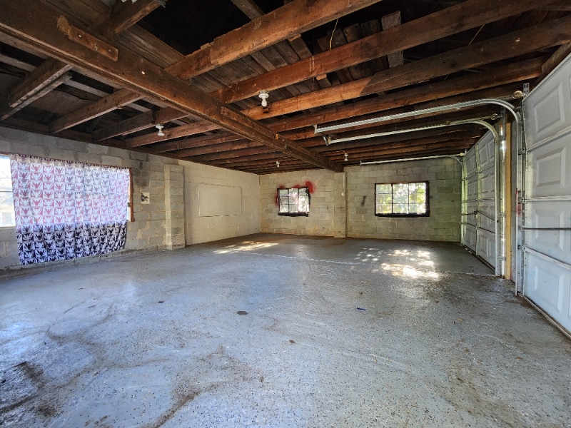 Building Photo - 1020 Woodvale Dr