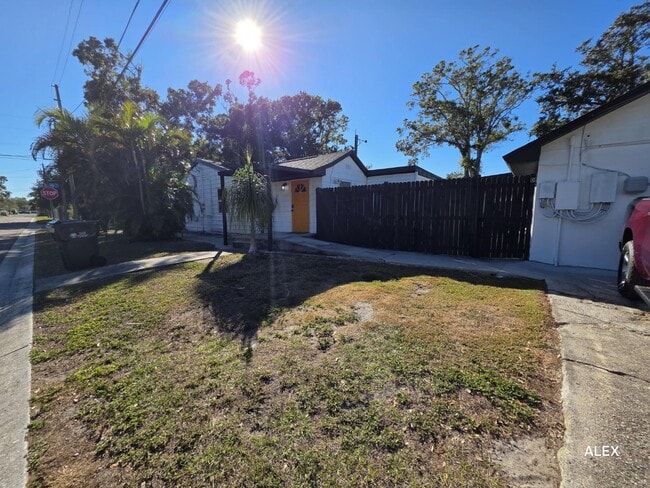 Building Photo - 1100 Beverly Ave NW