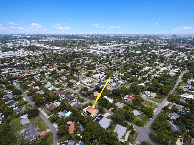 Building Photo - 2701 NE 2nd Ave