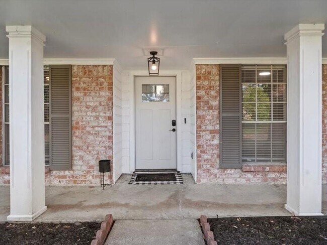 Building Photo - 12615 Pine Bough Ln