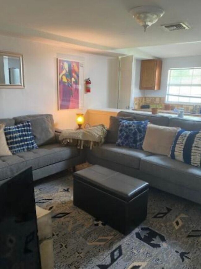 Building Photo - Dinn Drive