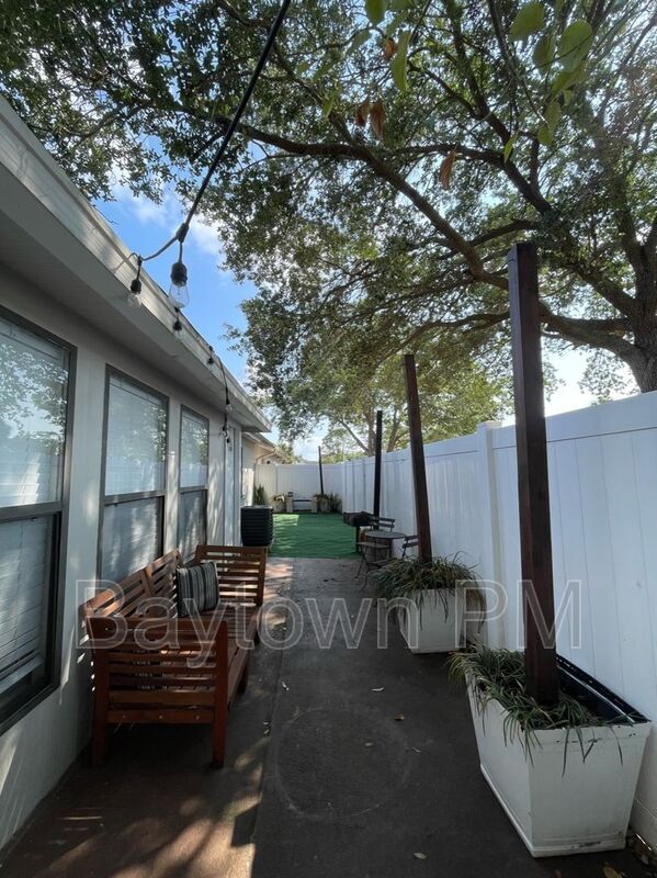 Building Photo - 5108 Ravensdale Way