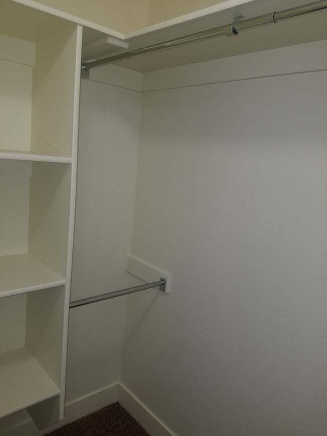 Building Photo - Desirable 2 bed, 2.5 bath Lincoln Park tow...