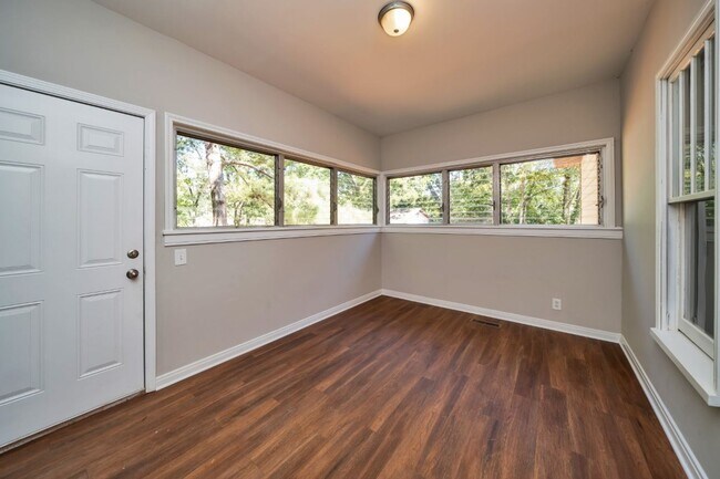 Building Photo - Plenty of Space Inside & Out – 4BR/2BA in Hueytown!