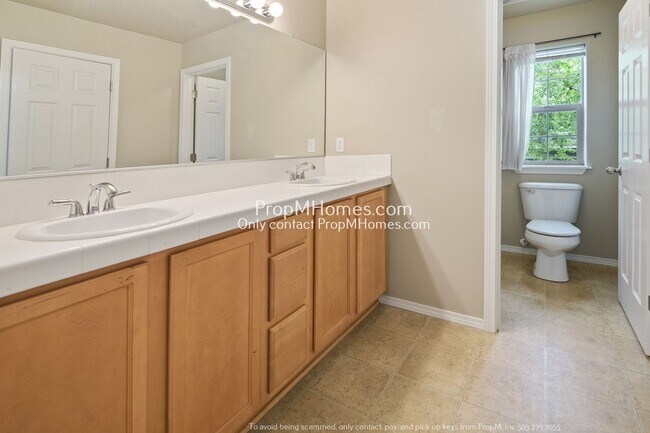 Building Photo - Light & Bright Three Bedroom Home in Aloha!