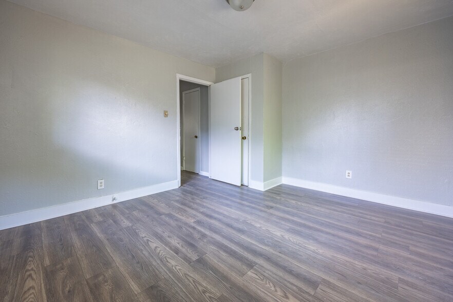 Bedroom - 2818 S Grove St