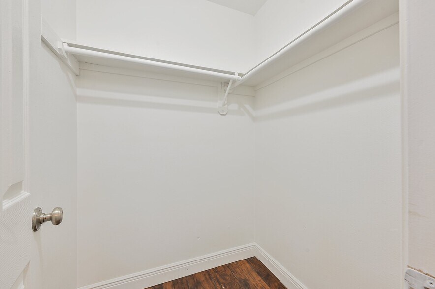 Building Photo - 1904 Sbisa Way