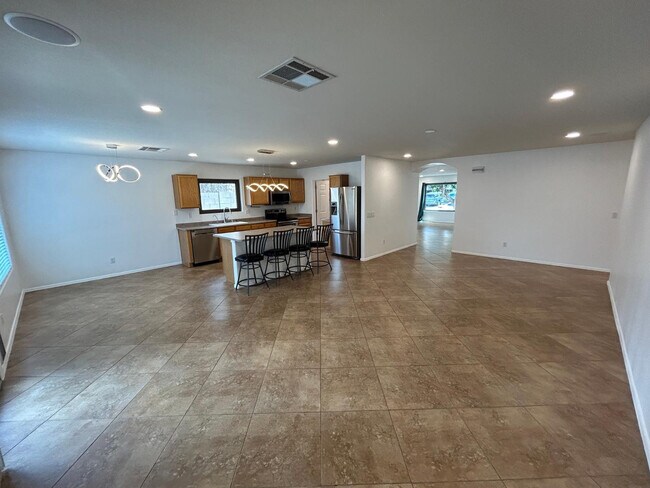 Building Photo - 3126 W Zachary Dr