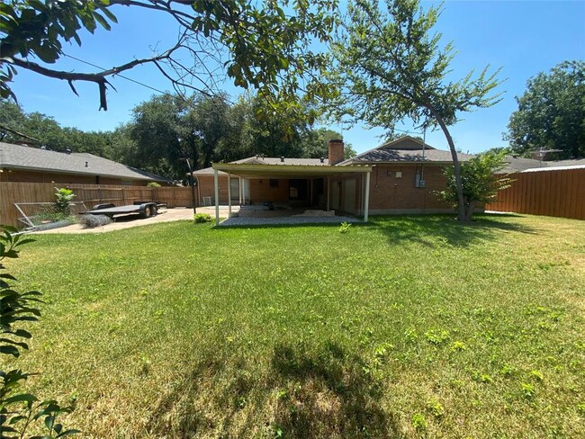 Building Photo - 1806 Robin Ln