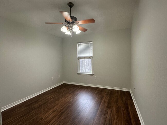 Building Photo - Ready for move in