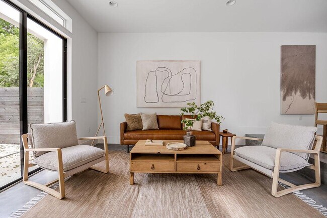 Building Photo - 1811 Justin Ln