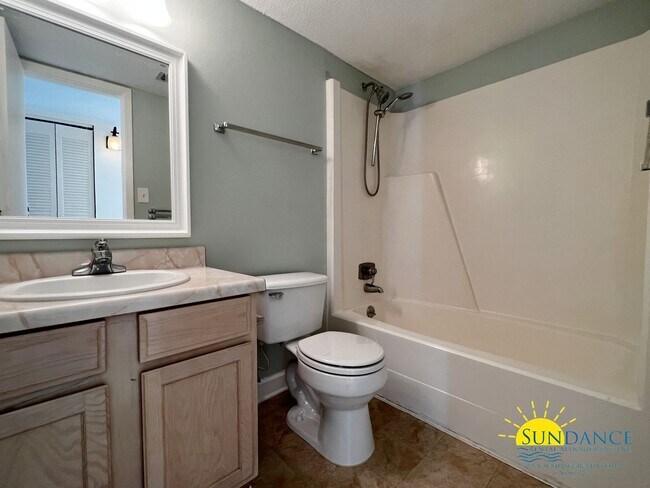 Building Photo - Beautiful 2 Bedroom Unit at Finisterra!