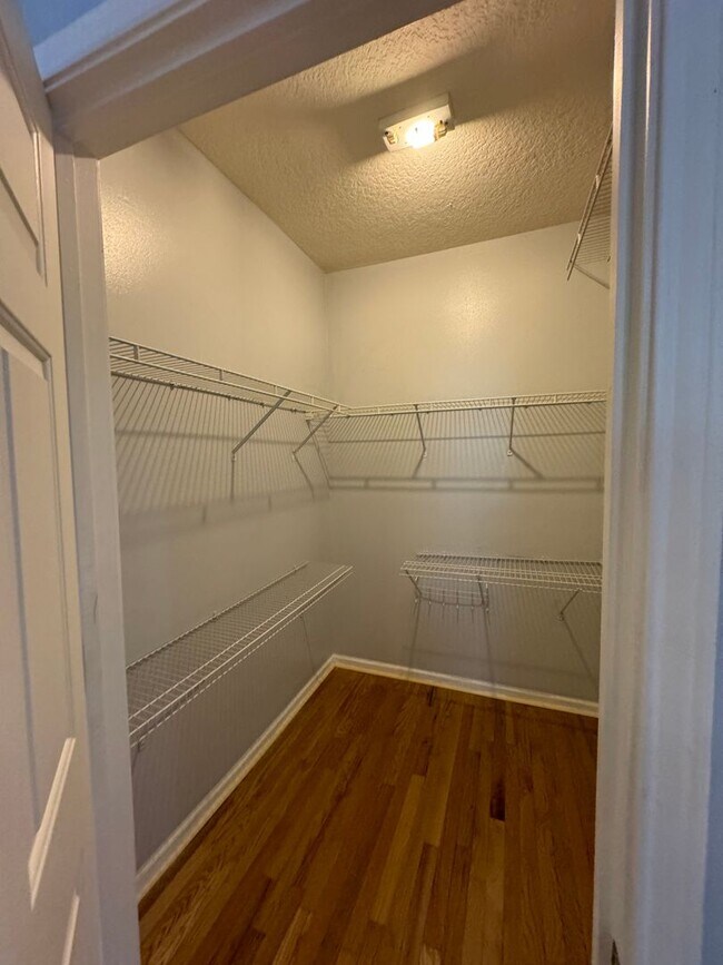 Building Photo - 2 BED 2 BATH CONDO CAPRI AT HUNTERS CREEK