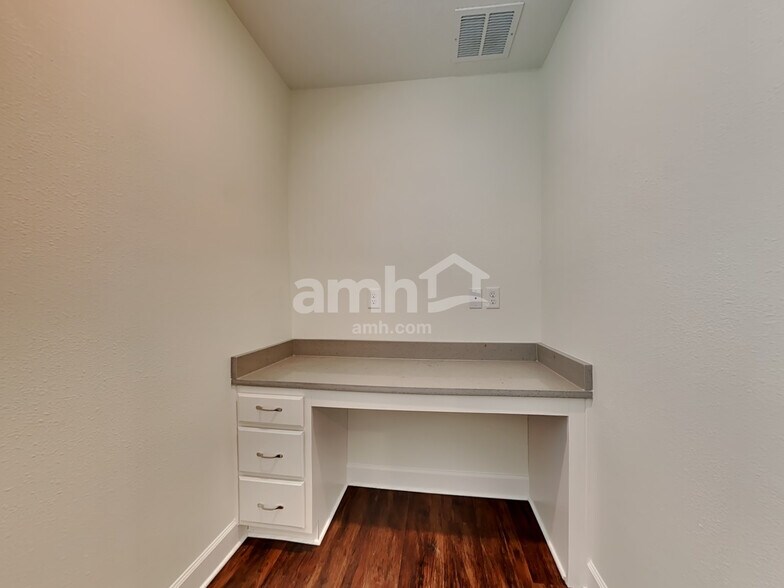 Building Photo - 10717 Coleman Rd