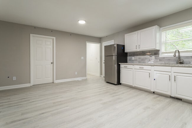 Building Photo - 428 Bashford Road