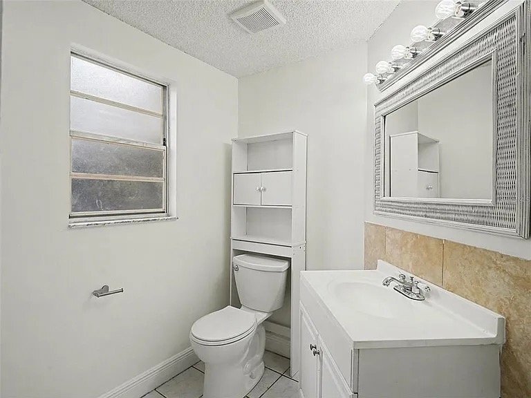 Building Photo - 4037 Maverick Ave