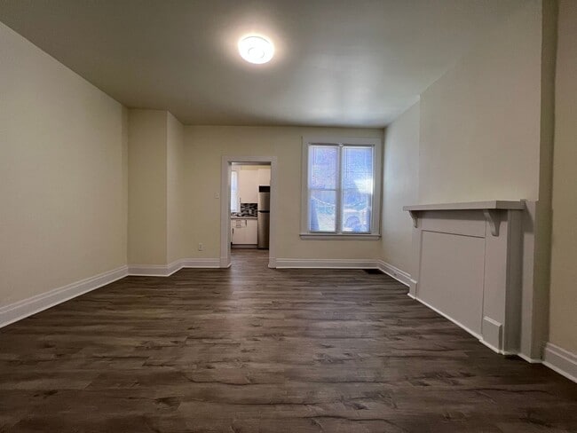 Building Photo - Updated 2BR 1 Bath townhouse with yard!