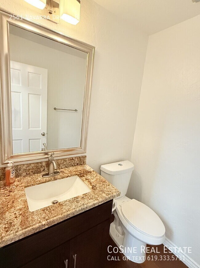 Building Photo - 2561 Navarra Dr