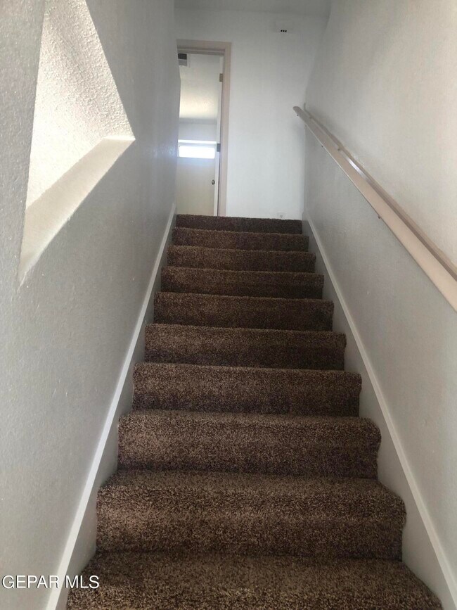 Building Photo - 409 Valle Fertil Dr